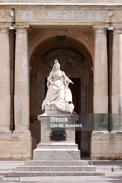 Statue Of Queen Victoria Na Malcie - zdjęcia stockowe i więcej obrazów Victoria I - Victoria I, Biblioteka, Fotografika