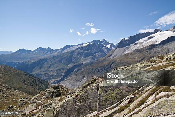 Photo libre de droit de Un Panorama De Wallis Suisse banque d'images et plus d'images libres de droit de Alpes européennes - Alpes européennes, Beauté de la nature, Canton du Valais