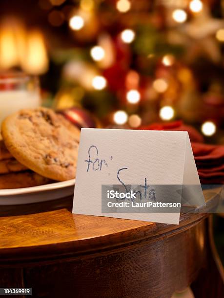 Latte E Biscotti Per La Santa - Fotografie stock e altre immagini di Alimentazione non salutare - Alimentazione non salutare, Ambientazione interna, Babbo Natale