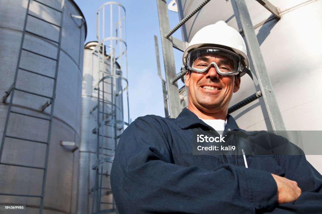 Homem Trabalhador em instalações de fabricação - Foto de stock de 30 Anos royalty-free