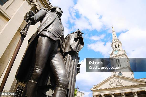 George Washington Estatua En Trafalgar Square En Londres Inglaterra Foto de stock y más banco de imágenes de Aire libre