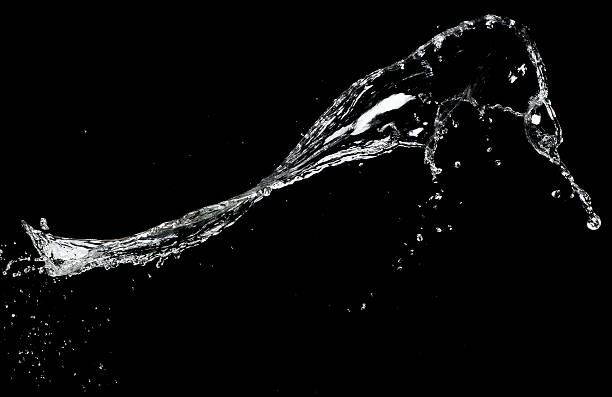 água splash em preto - isolated on black imagens e fotografias de stock