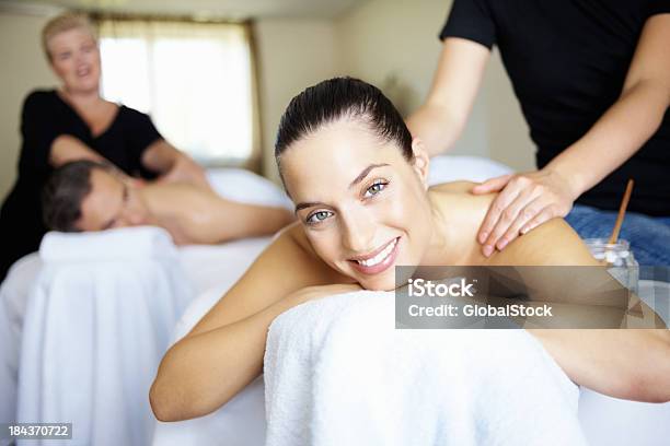 Foto de Massagem Terapêutica e mais fotos de stock de 20 Anos - 20 Anos, Adulto, Amimar