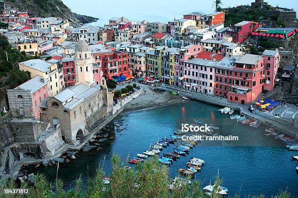 Cinque Terre Itália - Fotografias de stock e mais imagens de Aldeia - Aldeia, Aldeia de Pescador, Antigo