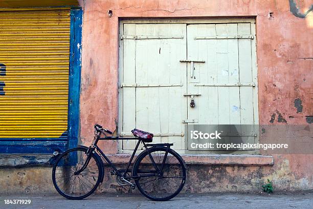 India Diu Bicicletta Nel Vicolo - Fotografie stock e altre immagini di Architettura - Architettura, Bicicletta, Clima tropicale