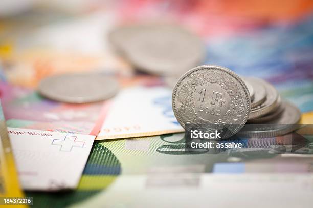 Один Швейцарский Франк — стоковые фотографии и другие картинки Швейцарская валюта - Швейцарская валюта, Швейцарская монета, Швейцарский франк