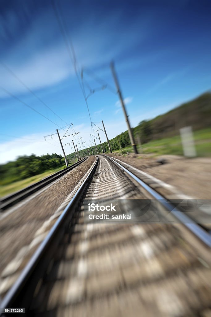 Un modo rápido de avance en Vía de tren - Foto de stock de Abstracto libre de derechos