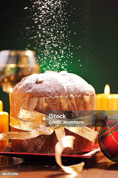 Panettone Di Natale - Fotografie stock e altre immagini di Panettone - Panettone, Regalo, Zucchero a velo