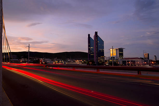 skyline von monterrey - nuevo leon stock-fotos und bilder