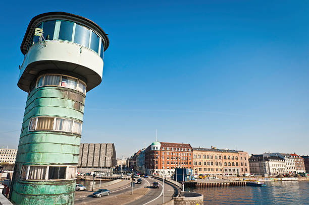 istock Copenhagen Knippelsbro harbour bridge cityscape Denmark 184373112