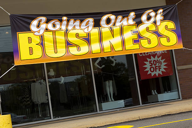 閉店売り尽くしセール - going out of business ストックフォトと画像