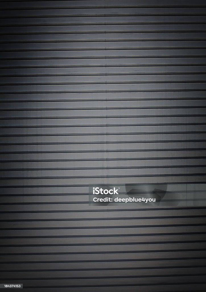 Con Puerta de metal fondo oscuro - Foto de stock de Abstracto libre de derechos