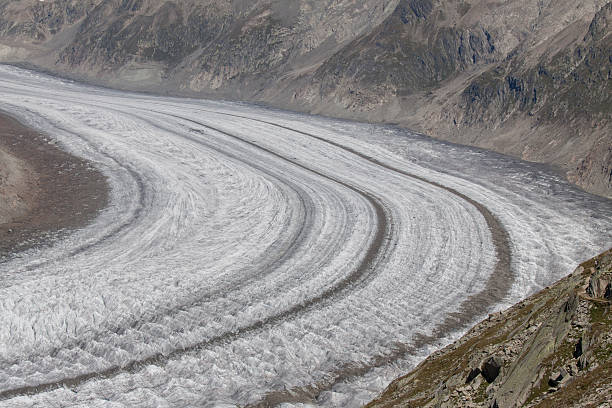 素晴らしいアレッチ氷河、ウォリス,switzerland - valley uncultivated swisse cold ストックフォトと画像