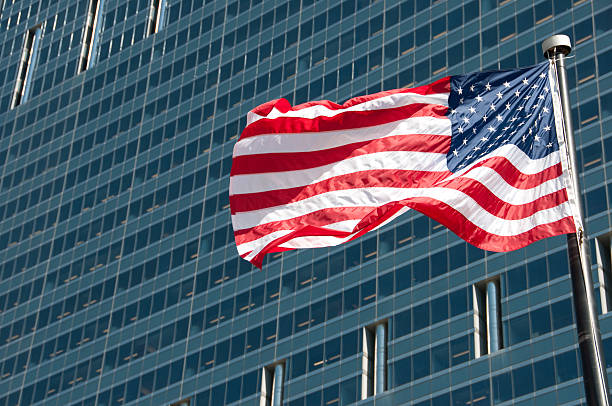 bandera estadounidense - american flag architectural feature architecture chicago fotografías e imágenes de stock