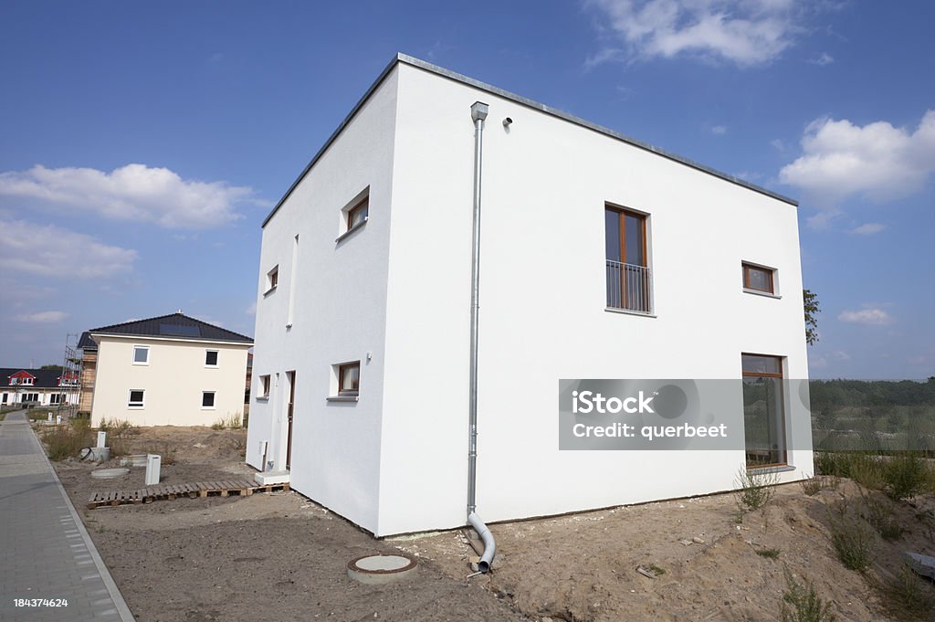 Neue moderne einfache Familien-Haus - Lizenzfrei Einfamilienhaus Stock-Foto