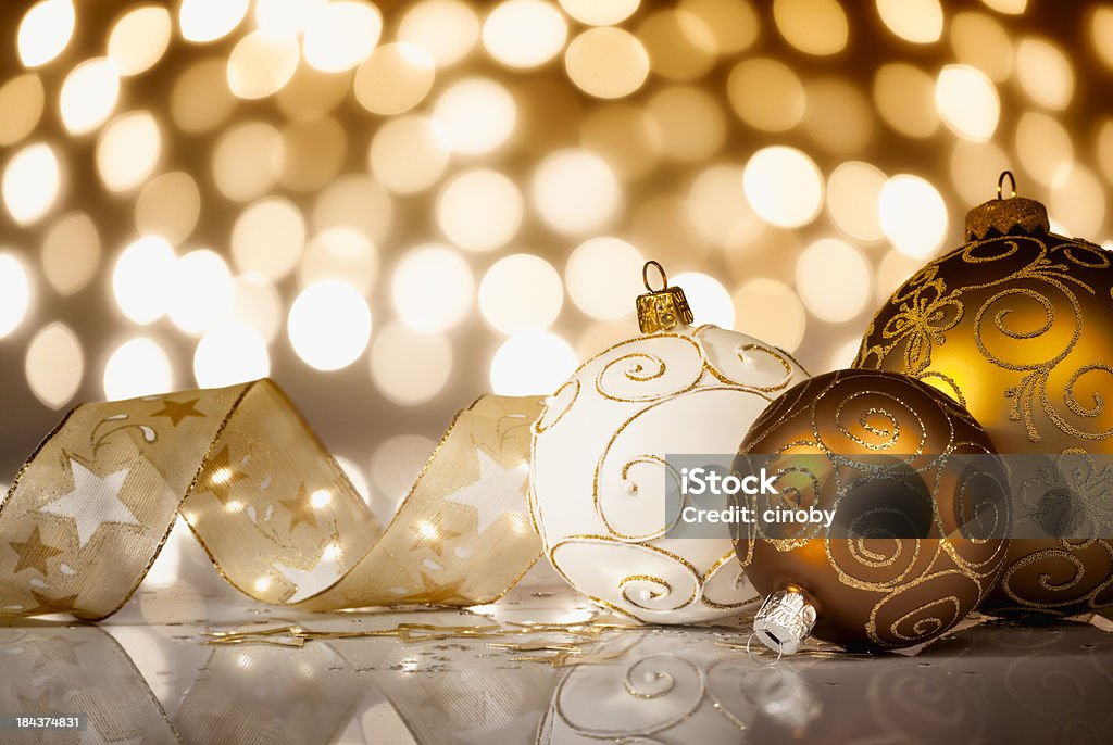 Decorazione di Natale dorato - Foto stock royalty-free di Attrezzatura per illuminazione