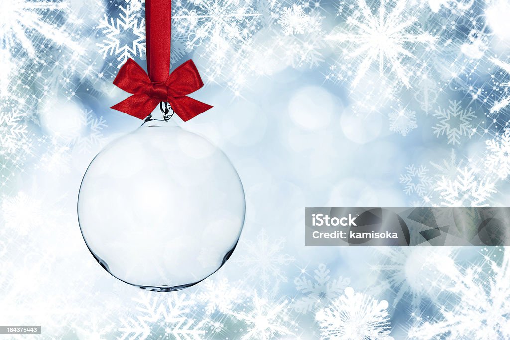 Transparente bola de Natal Infront quadro de floco de neve - Foto de stock de Plano de Fundo royalty-free