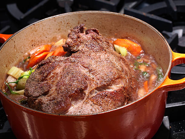 asado de carne al horno - pot roast fotografías e imágenes de stock