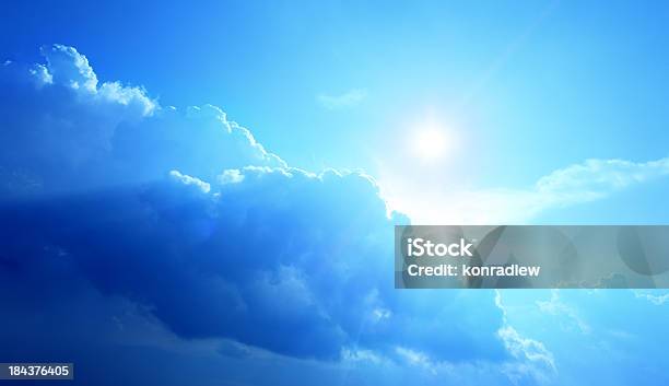 Céu Azulpaisagem Com Nuvens - Fotografias de stock e mais imagens de Ao Ar Livre - Ao Ar Livre, Azul, Branco