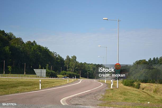 Road - Fotografie stock e altre immagini di Automobile - Automobile, Autostrada, Autostrada a corsie multiple