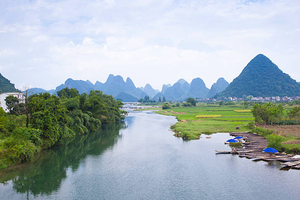 istock Yulong River of Yangshuo 184378472