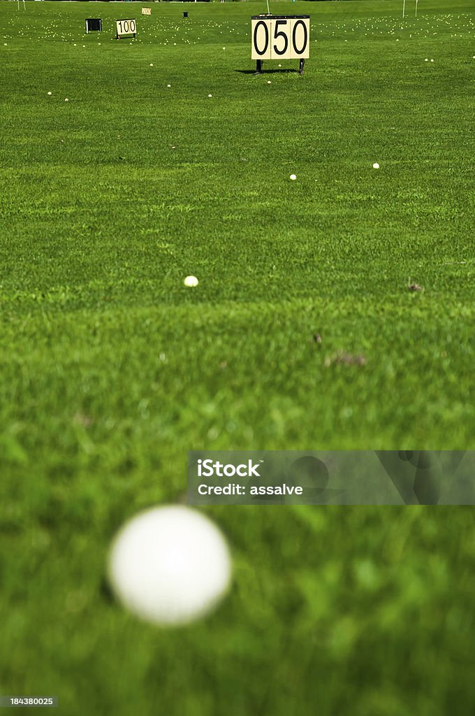 driving range no campo de golfe - Foto de stock de Bola de Golfe royalty-free