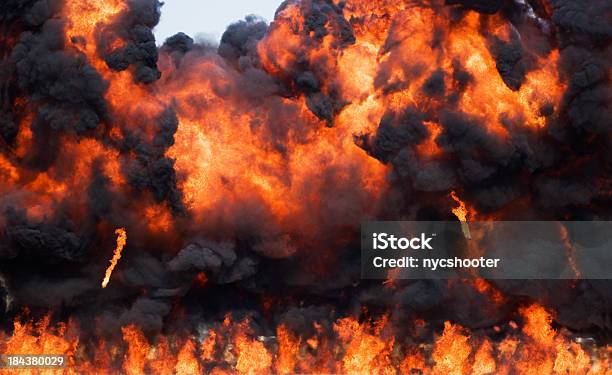 Взрыв — стоковые фотографии и другие картинки Напалм - вооружение - Напалм - вооружение, Взрывающийся, Аварии и катастрофы