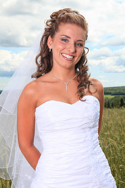 merveilleux mariage-belle mariée - adult beautiful wedding bride photos et images de collection