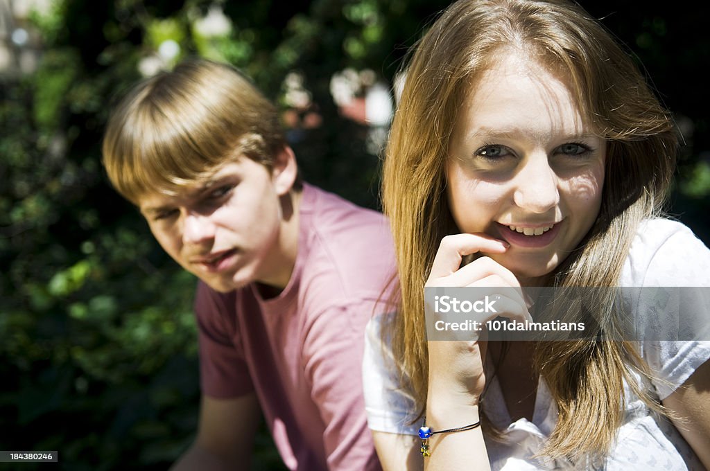 Bastante pareja adolescente - Foto de stock de 16-17 años libre de derechos