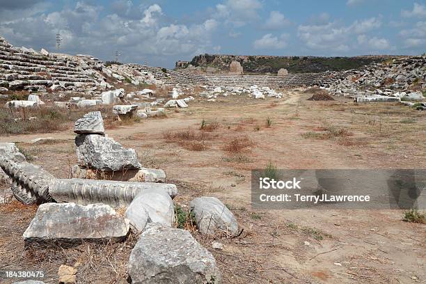 Foto de Roman Stadium Antigas De Perge E Turquia e mais fotos de stock de Estádio Olímpico - Estádio - Estádio Olímpico - Estádio, Romano, Anatólia