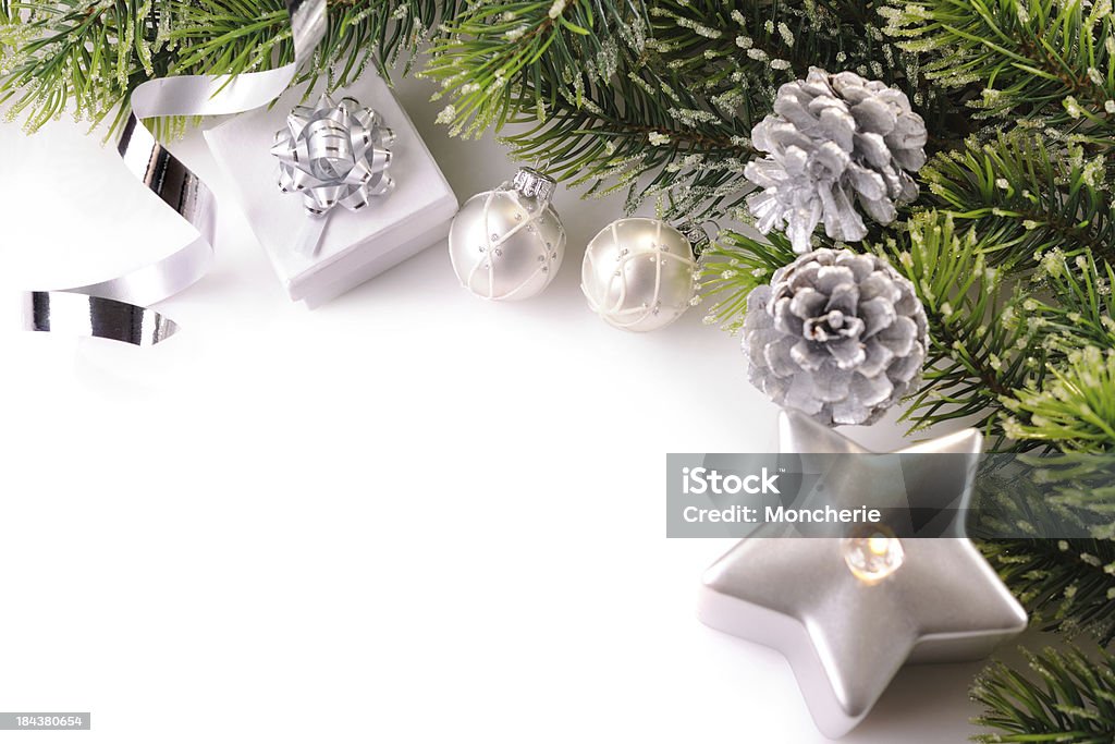 Fundo de natal em branco e prata, verde - Royalty-free Bola de Árvore de Natal Foto de stock