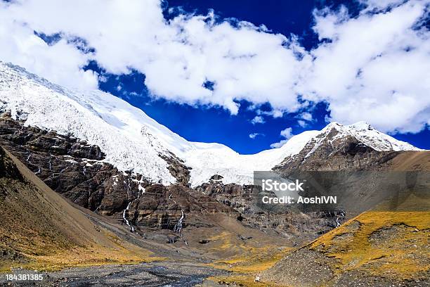 Foto de Montanha De Neve e mais fotos de stock de Azul - Azul, Beleza natural - Natureza, Branco