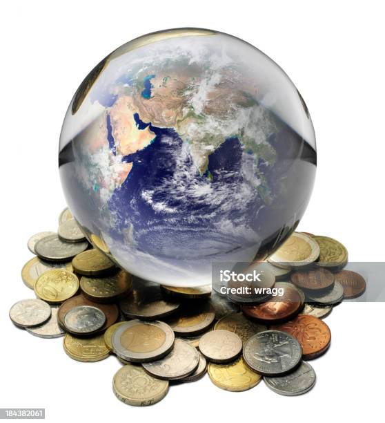 Asia E Nel Mondo Valuta In Una Sfera Di Cristallo - Fotografie stock e altre immagini di Globo terrestre - Globo terrestre, Pianeta, Sfera di cristallo