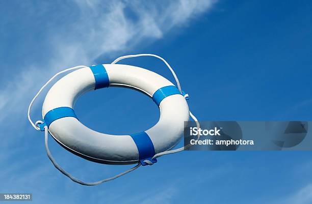 Lifebuoy Foto de stock y más banco de imágenes de Cinturón salvavidas - Cinturón salvavidas, Aire libre, Ayuda