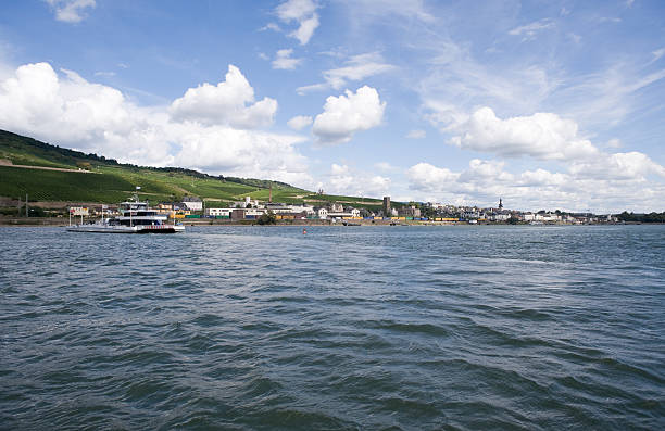 istock Faehre nach, Ruedesheim, Germany 184383033