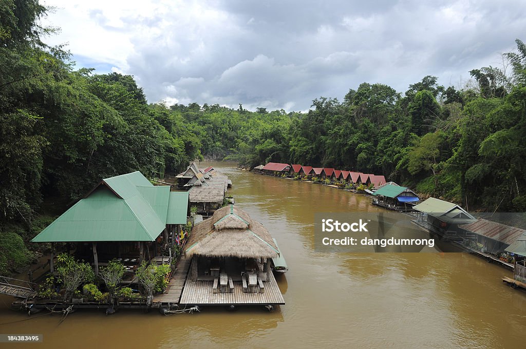 Kurort nad rzeką, Tajlandia - Zbiór zdjęć royalty-free (Bez ludzi)