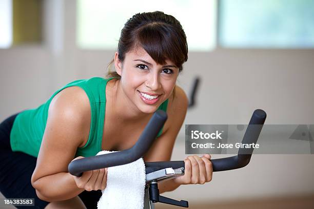 Saludable De Gimnasio Foto de stock y más banco de imágenes de 20-24 años - 20-24 años, Adulto, Adulto joven