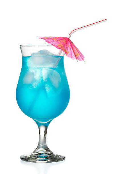 blue hawaiian cocktail - coctail glass stock-fotos und bilder