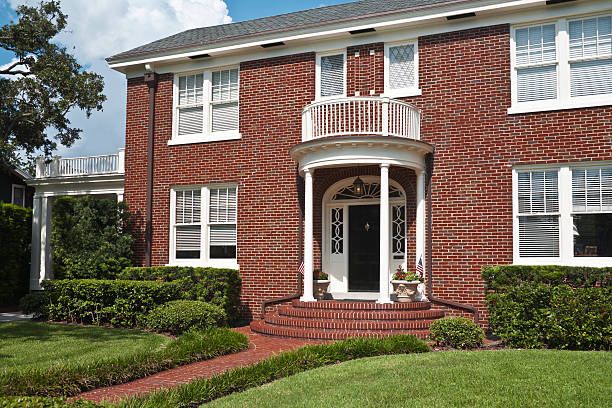 istock Traditional American Home 184384624