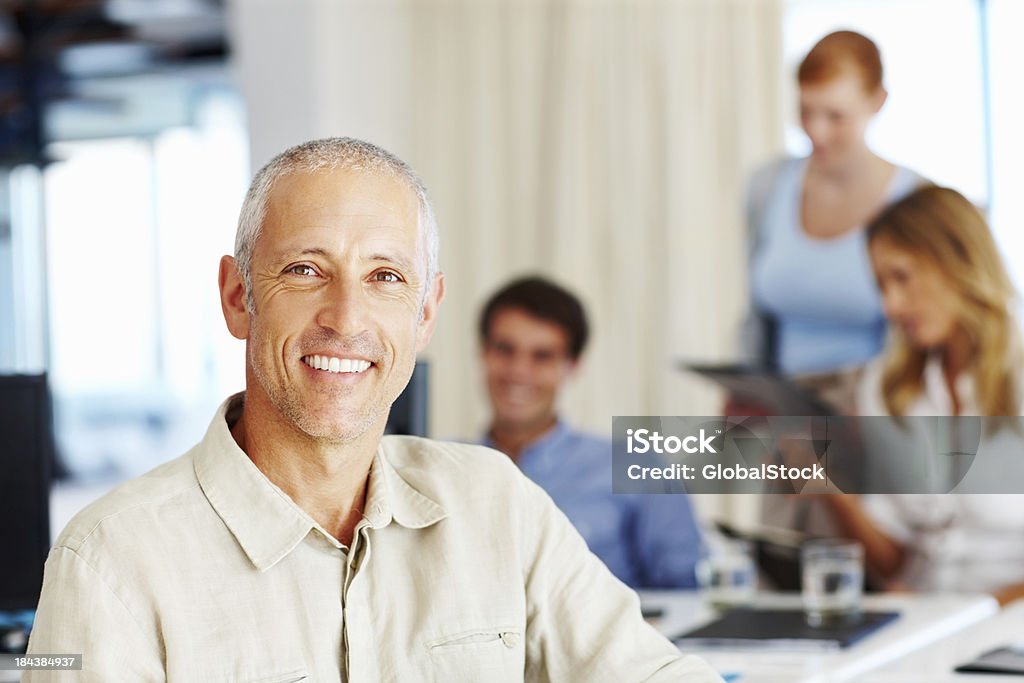 Sorridente maturo Uomo d'affari - Foto stock royalty-free di Abbigliamento da lavoro