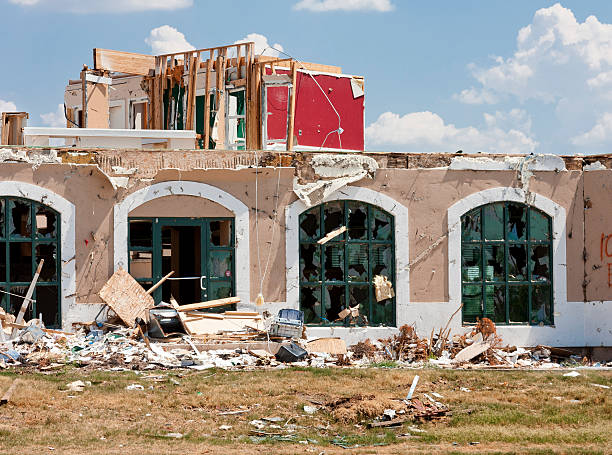 Tornado beschädigt Gebäude – Foto