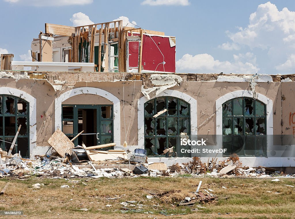 Tornado danificado edifícios - Foto de stock de Danificado royalty-free