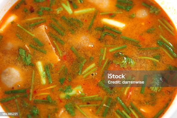 Sopa De Tailandés Foto de stock y más banco de imágenes de Alimento - Alimento, Calamares, Cayena - Especia