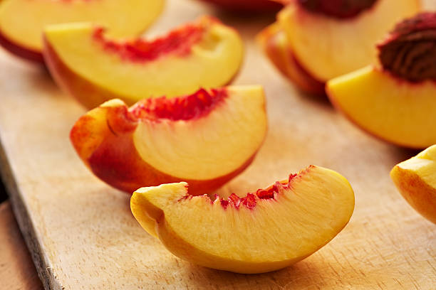 спелые персиковый - peach nectarine portion fruit стоковые фото и изображения