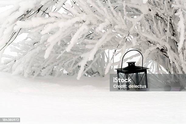 Laterne Im Schnee Stockfoto und mehr Bilder von Alte - Algarve - Alte - Algarve, Beleuchtet, Brennen