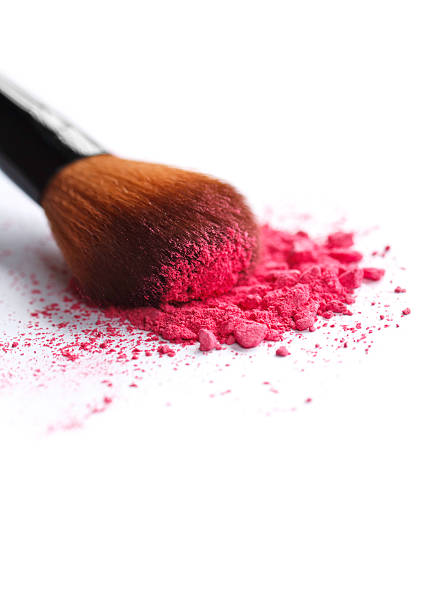 primo piano di pennello e polvere di trucco - face powder eyeshadow make up make up brush foto e immagini stock