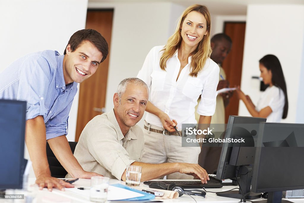 Lächelnd Geschäftsleute - Lizenzfrei Bürokleidung Stock-Foto