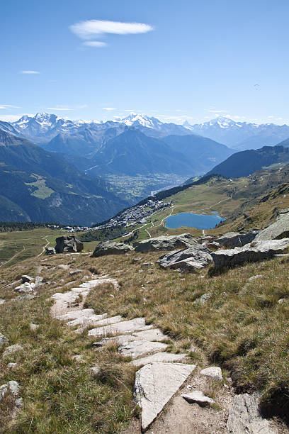 un panorama de wallis, suisse - swisse photos et images de collection