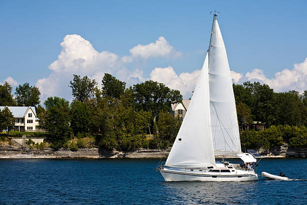 istock Sailing along the shore of Lake Champlain 184387133