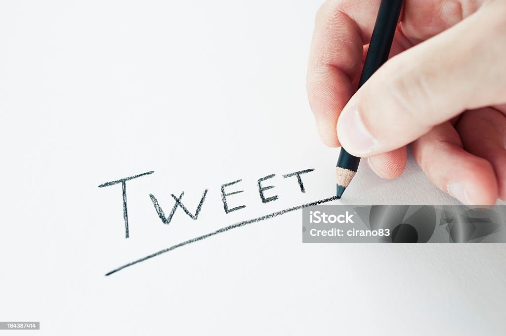 Mão segurando A caneta para escrever Tweet - Foto de stock de Atividade royalty-free